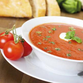 Plato de sopa de tomate